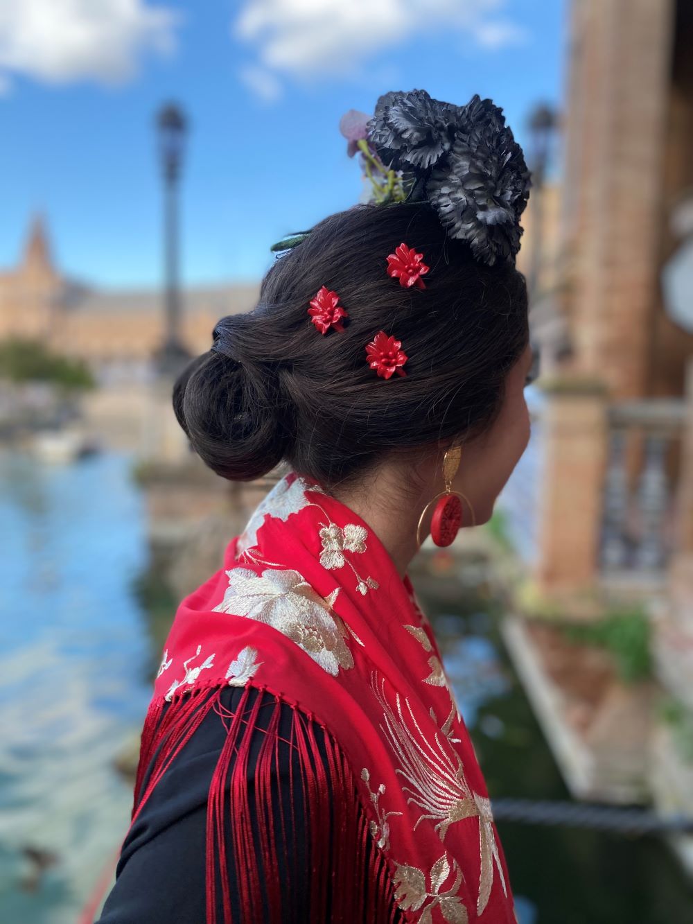 Peinas rojas para flamenca.
